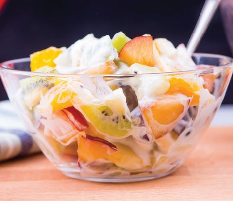 Hawaiian Cheesecake Salad Recipe, Cheesecake Salad Recipe, Hawaiian Cheesecake, Summer Fruit Salad Recipe, Fruit Salad With Yogurt, Cheesecake Salad, Creamy Fruit Salads, Resep Salad, Summer Salads With Fruit