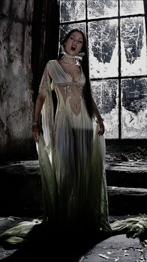 Marishka Aleera Verona, Dracula’s Brides, Bride Of Dracula Costume, Verona Dracula, Verona Van Helsing, Marishka Dracula, Dracula Moodboard, Dracula Wife, Dracula Fashion