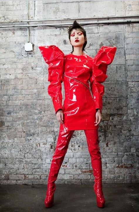 Fashion Design Outfits, Plastic Clothing, Future Punk, Vinyl Fashion, Space Fashion, Collection Couture, Moda Punk, Futuristic Fashion, Shiny Clothes