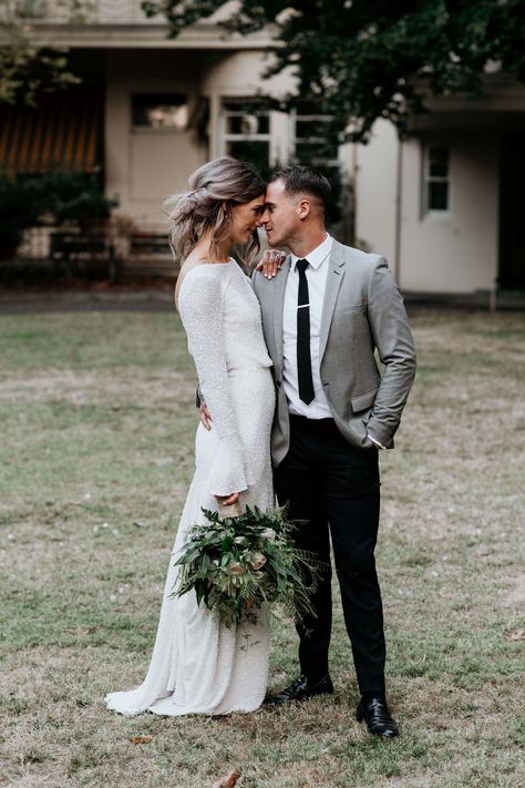 Casual Wedding Couple, Modern Groom Attire, Casual Groomsmen Attire, Groomsman Attire, Casual Wedding Groom, Casual Groomsmen, Sequin Wedding Dress, Wedding Groomsmen Attire, Grooms Suit