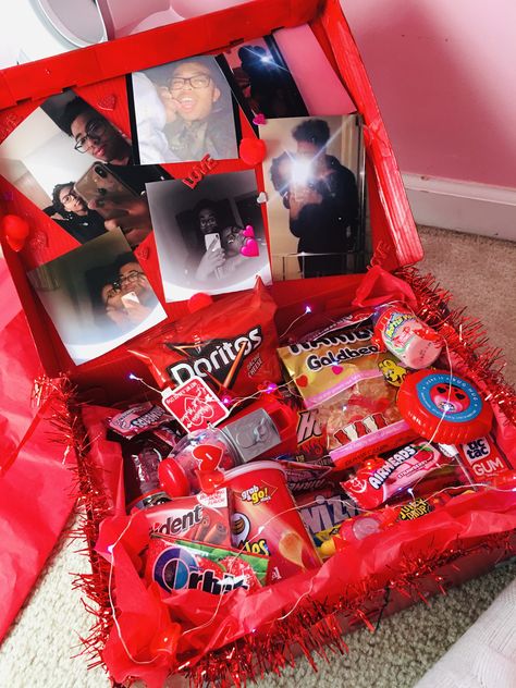 Vday Gift For Him, Valentine Day Boyfriend Gifts, Ideas To Get Your Bf For Valentines Day, Valentines Bf Basket, Valentine Gifts For Boyfriend Ideas, Men Valentine's Gift Ideas, Things To Get My Bf For Valentines Day, Valentine Day Gift For Boyfriend, Valentines Day Men Gifts