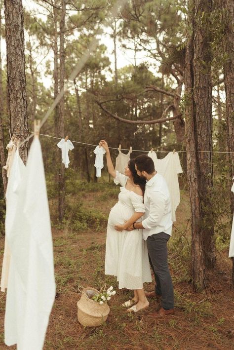 Pregnant Photo Session Ideas, Wholesome Maternity Shoot, October Maternity Shoot Ideas, Maternity Photography Backyard, Maternity Photography Rustic, Fall Themed Maternity Photoshoot, Earth Maternity Shoot, Unconventional Maternity Shoot, Maternity Pictures Clothes Line