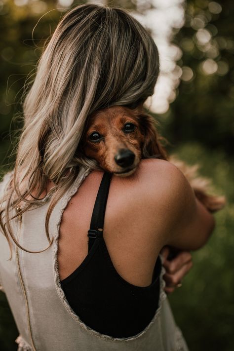 Dachshund Dog Photography, Senior Dog Photoshoot Ideas, Photoshoot With Dachshund, Photos With Small Dogs Ideas, Dogs And Owners Photography, Cute Dog And Owner Pictures, Senior Dog Photography, Senior Pet Photography, Photo With Puppy Ideas