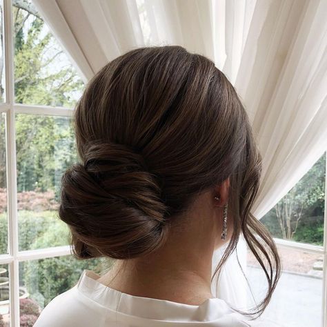 Bridal Low Bun Dark Hair, Bridal Updo Brunette Low Buns, Bridal Low Bun Brunette, Brunette Bridal Updo With Veil, Romantic Bun Wedding Hair, Maid Of Honor Hairstyles Brown Hair, Bridal Hair Updo Sleek Classy, Bridal Hairstyles Low Bun With Veil, Wedding Bun Hairstyles Brunette