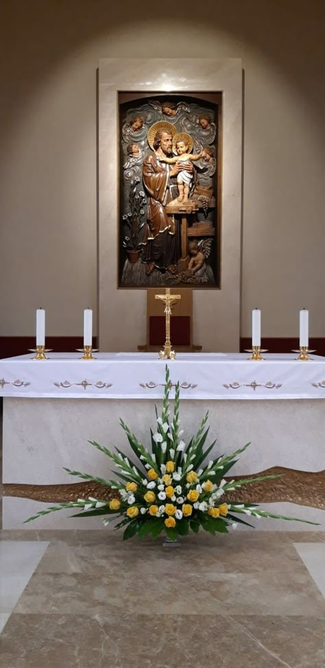 Altar Arrangement Church, Church Flower Arrangements Altars Simple, Tuscan Floral Arrangements, Easter Church Flowers, Contemporary Flower Arrangements, Wedding Church Decor, Orchid Flower Arrangements, Church Wedding Flowers, Church Altar Decorations