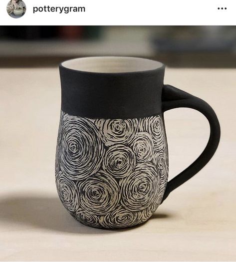 Sgraffito Designs, نباتات منزلية, Sculptures Céramiques, Cerámica Ideas, Keramik Design, Clay Mugs, Pottery Techniques, Ceramics Pottery Art, Pottery Classes