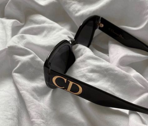 Christian Dior Sunglasses, �نظارات شمسية, Stylish Glasses, Trendy Sunglasses, Classy Aesthetic, Dior Sunglasses, Luxury Aesthetic, Trik Fotografi, Beige Aesthetic