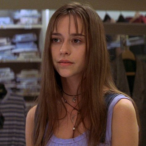 Jennifer Love Hewitt - Julie James Jennifer Hewitt 90s, Julie James I Know What You Did Last Summer, Jennifer Love Hewitt Hair 90s, Female Characters Movie, 90's Jennifer Love Hewitt, 90s Faceclaims, Jennifer Love Hewitt Hair, Jennifer Love Hewitt Young, Jennifer Hewitt