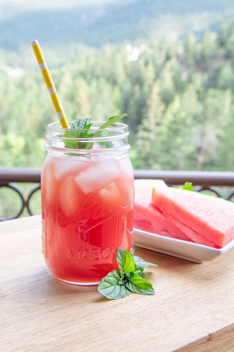 Watermelon Tea, Watermelon Drinks, Watermelon Uses, Healthy Refreshing Drinks, Watermelon Punch, Easy Margarita, Watermelon Mojito, Watermelon Drink, Crazy Weather