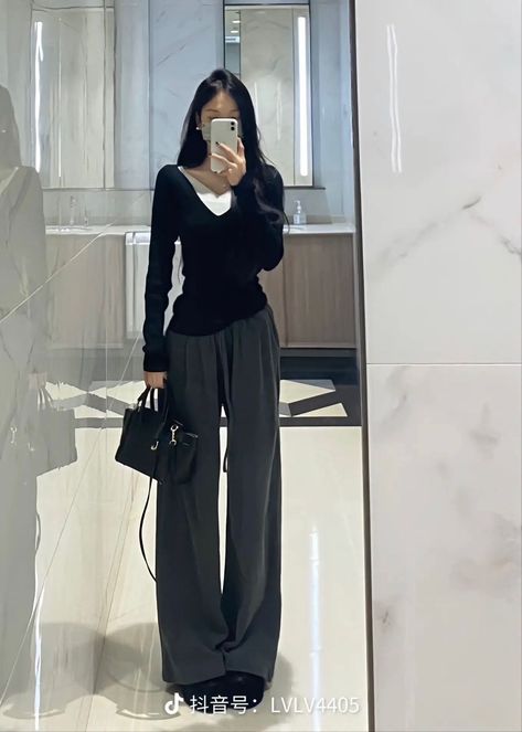 Korean Lounge Outfit, Modest Acubi Style Outfits, Elegant Outfits For School, Modest Acubi Fashion, Modest Acubi, School Outfits Korean Style, Period Outfits, Comfy Korean Outfits, Acubi Club