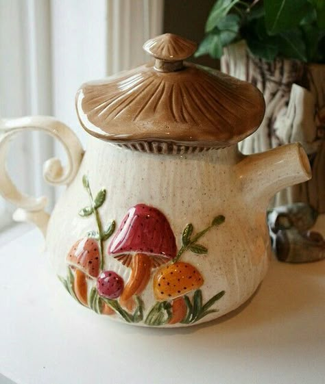 Hobbitcore Kitchen, Cottage Core Pottery, Cute Tea Pot, Mushroom Teapot, Lamp Decoration Ideas, Home Decor Lamp, Lamp Decoration, Vintage Teapot, Modern Home Decor Ideas