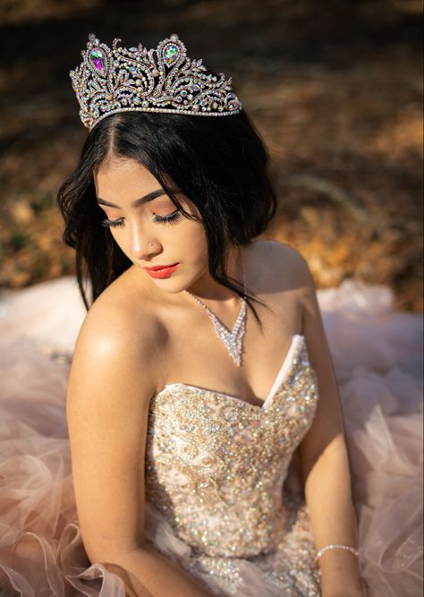 15 Quinceanera Photoshoot, Photo Ideas For Quinceanera, Quince Photoshoot Ideas In Water, Winter Quinceanera Photoshoot, Quiencera Photoshoot, 15 Pictures Ideas Photography, Outdoor Quince Photoshoot, Quince Photoshoot Ideas Garden, Quiencera Photoshoot Ideas