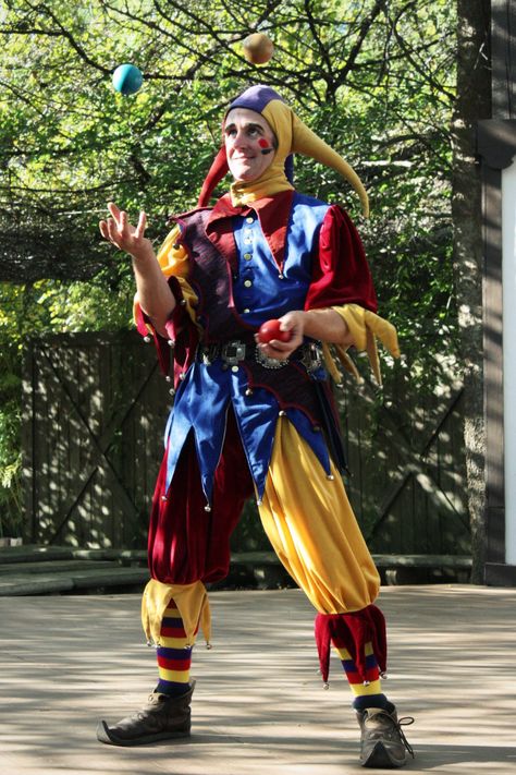 #pirate weekend 2011 #renfest #renaissance #festival #costume #holiday #makeup #jester #juggle #fire #cosplay Medieval Jester, Jester Outfit, Jester Costume, Circus Aesthetic, Costume Venitien, Ren Faire Costume, Court Jester, Jester Hat, Fair Outfits