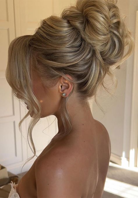 messy french twist updo, messy high bun, messy upstyle, messy textured upstyle, wedding updos, wedding hairstyle, messy updo hairstyle for elegant look, messy updos, hairstyle ideas , updo, wedding updo hairstyle , 90s updos, textured updo, upstyle Wedding Updo Messy Bun, Wedding High Messy Bun, Messy Hair Up Styles, Bridal Hair Aesthetic, Bridal Bun Messy, Hairstyles Prom Bun, Wedding Hair Updo Brown Hair, Big Hair Updo Messy, Curly Messy Bun Prom