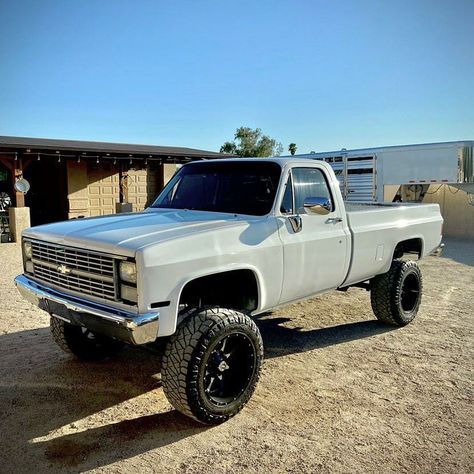 Chevrolet 1980 Square Body Chevy, White Square Body Chevy, Square Body Chevy 4x4, Square Body Trucks, 80s Chevy Truck, Squarebody Chevy, Square Body Chevy, Gmc 4x4, Single Cab Trucks