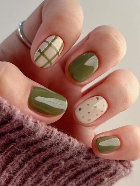 olive green nails: plaid accent Cute Olive Green Nails, Olive Green Checkered Nails, Simple Accent Nail, Olive Green Nail Ideas, Green Plaid Nails, Green Nails Designs, Nails Plaid, Olive Green Nails, Ball Nails