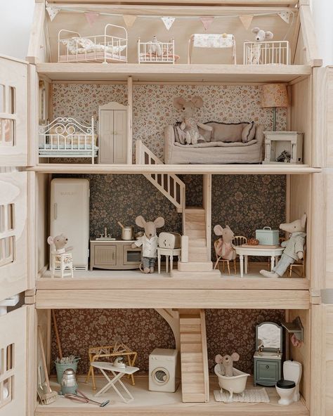 Tiffany Claire | Motherhood. Lifestyle. Home (@mrstiffanyclaire) • Instagram photos and videos Dollhouse Build Plans, Handmade Doll House Ideas, Maileg House Ideas, Maileg Dolls House, Maileg Mice House, Homemade Doll House, Diy Maileg Dollhouse, Maileg Dollhouse Diy, Vintage Dollhouse Makeover