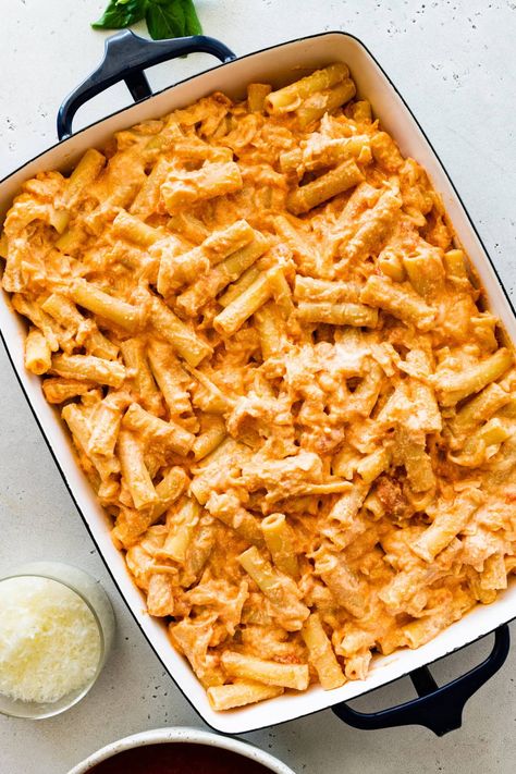 Easy Meatless Baked Ziti Recipe with Ricotta Cheese- Three kinds of cheese layered with pasta and homemade tomato sauce baked to golden brown Ricotta Spaghetti Bake, Baked Fusilli Pasta Recipes, Bake Ziti Recipe With Ricotta, Baked Ziti Recipe With Ricotta, Noodles With Ricotta Cheese, Pasta Sauce With Ricotta Cheese, Meatless Baked Ziti With Ricotta, Meals With Ricotta Cheese, Pasta Bake With Ricotta Cheese