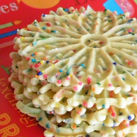 Pizelle Recipe, Cookies With Sprinkles, Pizzelle Cookies, Pizzelle Recipe, Italian Cookie Recipes, Italian Cookies, Cookies Recipes Christmas, Family Recipes, Cookie Desserts