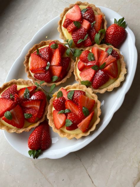 Fruit Tart Aesthetic, Strawberry Tartlets, Mini Fruit Tarts, Sweet Pies, Strawberry Tart, Berry Tart, Food Shapes, Small Cafe, Sweet Pie