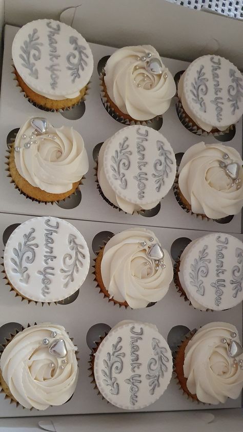 White And Silver Cupcakes, Thank You Cupcakes, Silver Cupcakes, White Fondant, White Cupcakes, Cupcake Decorating, Fondant Cupcakes, Fondant Toppers, Vanilla Cupcakes