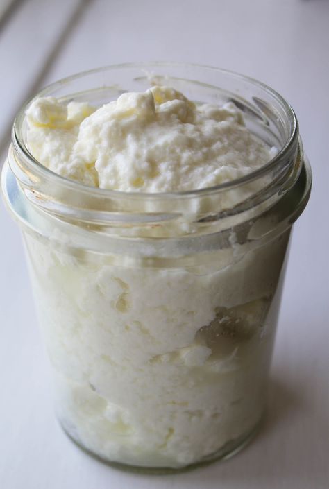 Homemade ricotta made from semi-skimmed milk - Italian Notes Italian Notes, Homemade Ricotta Cheese, Leftover Milk, Cheese Making Recipes, Ricotta Cheese Recipes, Fresh Ricotta, Homemade Ricotta, Ricotta Recipes, Cheesy Recipes