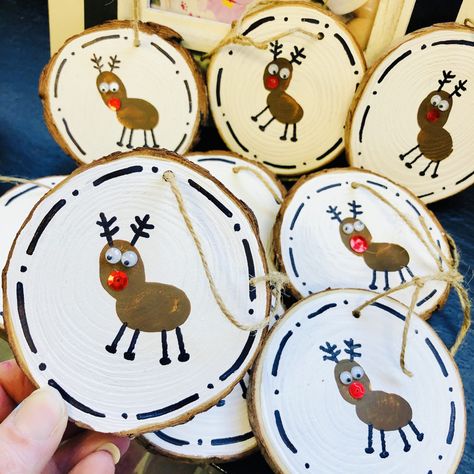 Ornaments For Classroom, Thumbprint Reindeer, Classroom Holiday Crafts, Toddler Ornaments, Wood Discs, Christmas Crafts For Toddlers, Preschool Christmas Crafts, Holiday Crafts Diy, Christmas Kindergarten