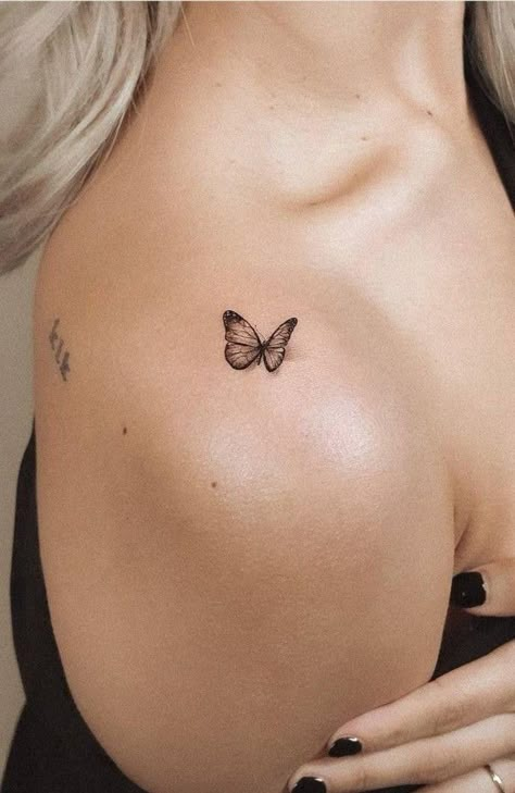 Cool Meaningful Tattoos For Women, Butterfly Shoulder Tattoos For Women, Cute Shoulder Tattoos, Contemporary Tattoo, Clavicle Tattoo, Butterfly Tattoo On Shoulder, Butterfly Back Tattoo, Basic Tattoos, Small Girly Tattoos