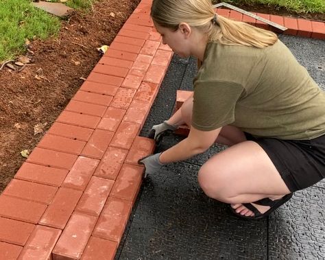 How To Lay Bricks For A Patio, Brick Patio Ideas Backyards Diy Projects, Laying Brick Patio, How To Build A Brick Patio, How To Make A Brick Patio, How To Lay A Brick Patio, Brick Lined Patio, Easy Brick Patio Diy, Laying Brick Pavers