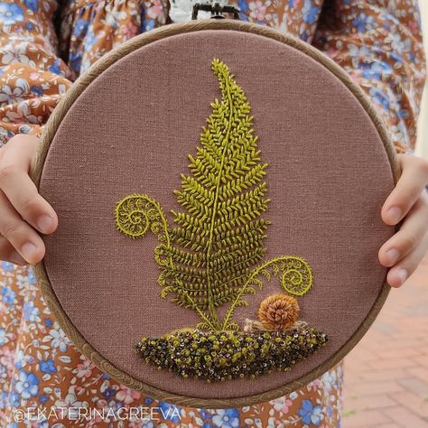 Embroidery Purse, Miniature Embroidery, Crewel Embroidery Kits, Embroidery Tshirt, Floral Embroidery Patterns, Diy Embroidery Patterns, Hand Embroidery Projects, Creative Embroidery, Hand Embroidery Art