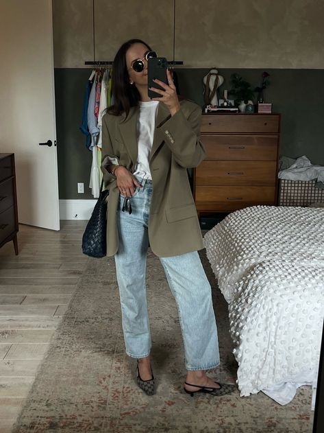 Oversized Blazer Casual, Styling A Green Blazer, Oversized Khaki Blazer Outfit, Gen Z Blazer Outfit, Oversized Gray Blazer Outfit, Oversized Blazer Work Outfit, Blazer Outfits Office, Styling Oversized Blazer, Oversized Blazer Outfit Night