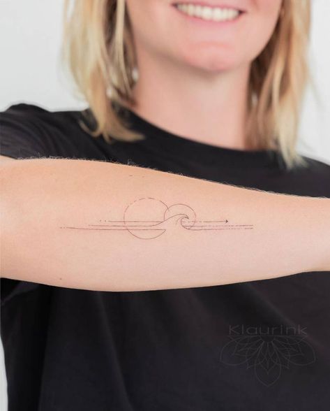 Fine Line Tattoo Forearm, Line Tattoo Forearm, Wave Line Tattoo, Line Wave Tattoo, Fine Line Wave Tattoo, Wellen Tattoo, Simple Wave Tattoo, Outer Forearm Tattoo, Wave Tattoo Design