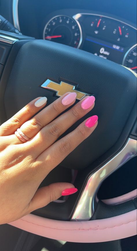 Short Nails Ideas Simple Summer Pink, All Different Pink Nails, Different Shades Pink Nails, Different Shades Of Pink Nails Almond, Cute Pink Nails Simple, Pink Nails All Different Shades, Pink Nails For Vacation, Nails With Different Shades Of Pink, Short Almond Hot Pink Nails