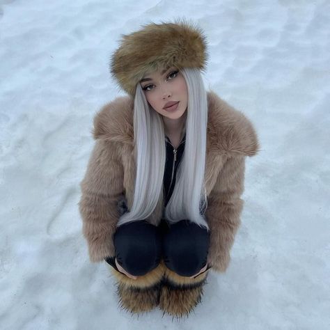 Outfits Frio, Winter Outfits Snow, Winter Mode Outfits, Snow Photoshoot, Russian Clothing, Russian Hat, Russian Winter, Winter Princess, Winter Photoshoot