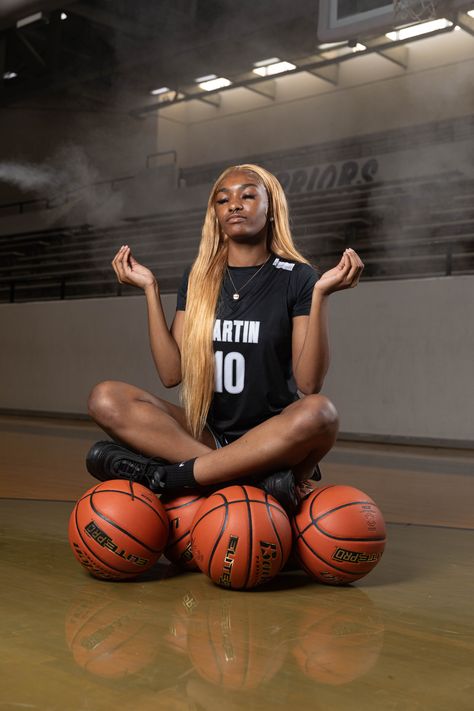 woman basketball player sitting on balls for media day Basketball Funny Photos, Basketball Banner Pictures, Basketball Inspo Pictures, Model Photo Poses, Athlete Poses Photography, Basketball Media Day Pictures Women, Media Basketball Poses, Womens Basketball Media Day Poses, Cute Basketball Poses