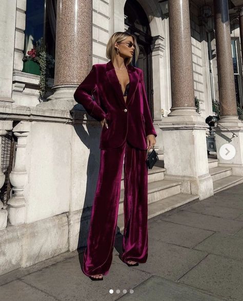 Match Velvet Coat, Velvet Wide Leg Pants Outfit, Outfit Posada, Velvet Two Piece Outfit, Blazer Wide Leg Pants, Velvet Blazer Outfit, Velvet Outfit, Match Velvet, Wide Leg Pants Outfit