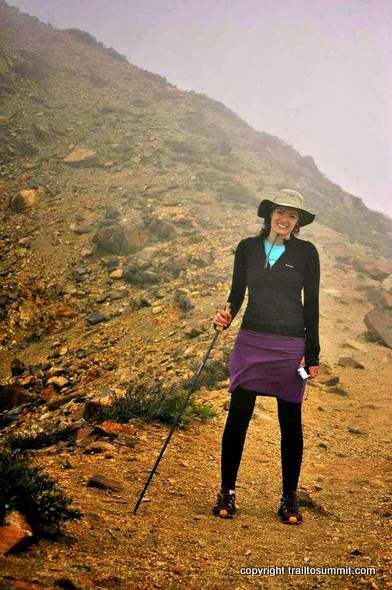 The argument for hiking in a skirt. Smartwool Maybell skirt Hiking Skirt Outfit, Modest Hiking Outfit, Winter Hiking Outfit Women, Rock Climbing Workout, Insulated Skirt, Formal Skirts, Styling Skirts, Hiking Skirt, Climbing Outfit Woman