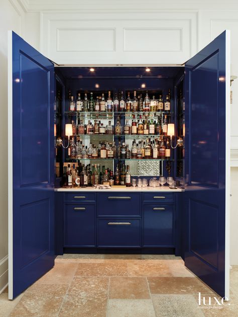 A Forever Home Outside Chicago Beckons Family | Luxe Interiors + Design Closet Bar, Home Bar Cabinet, Home Bar Rooms, Modern Home Bar, Bar Sala, Home Wine Cellars, Hidden Bar, Home Bar Design, Diy Home Bar