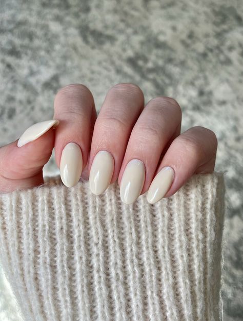 Nail Color Fall, Ivory Nails, Cream Nail Art, Ombre Chrome Nails, Fall Nail Color, Cute Nail Colors, Baby Pink Nails, Manikur Kuku, Milky Nails