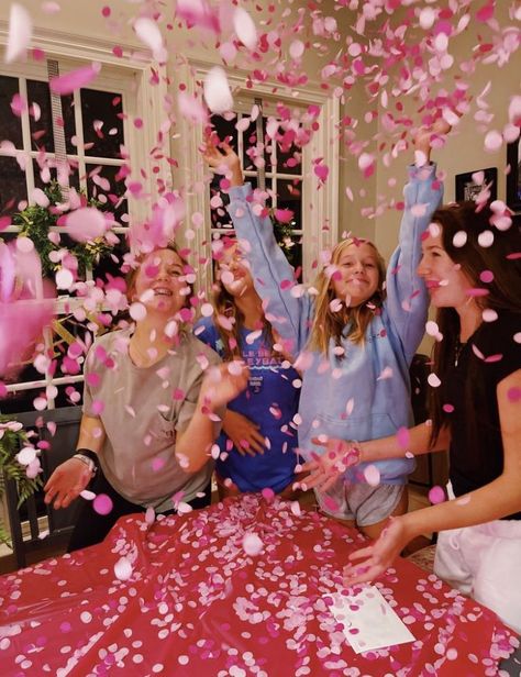 Anna Birthday Party, Preppy Birthday, 17th Birthday Ideas, Preppy Party, Anna Birthday, Birthday Goals, Friend Pics, Cute Birthday Pictures, Cute Birthday Ideas