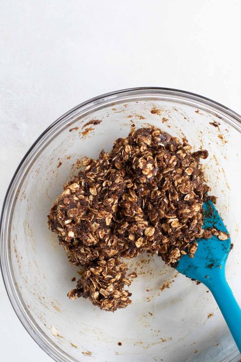 Mixing the oats and prune puree Prune Recipes For Constipation, Prune Oatmeal, Prune Puree, Rolled Oats Recipe, Prune Recipes, Dried Prunes, Trip Snacks, Baby Cooking, Road Trip Snacks