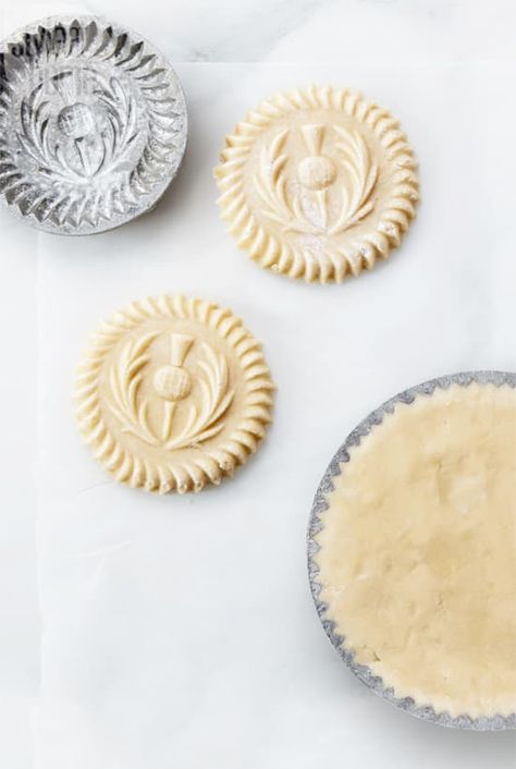 Recipe: 3-ingredient Scottish shortbread cookies | Style at Home Thistle Crochet, Reunion Checklist, Stamp Cookies Recipe, Traditional Scottish Shortbread, Molded Cookies, Molded Cookie Recipe, Stamped Cookies, Scottish Shortbread Cookies, Scottish Shortbread