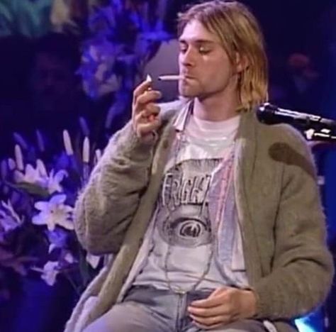 kurt cobain nirvana lq icon pfp grunge aesthetic Kurt Cobain Outfit, Kurt Cobain Style, Curco Vein, Where Did You Sleep Last Night, Kurt Cobain Photos, Mtv Unplugged, Nirvana Kurt Cobain, Nirvana Kurt, Mötley Crüe