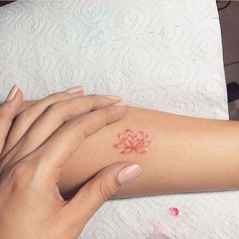 Red Lotus Tattoo, Red Flower Tattoos, Red Henna, Polynesian Tattoos, Petite Tattoos, Inspiration Tattoos, Red Ink Tattoos, Geometric Tattoos, Red Tattoos