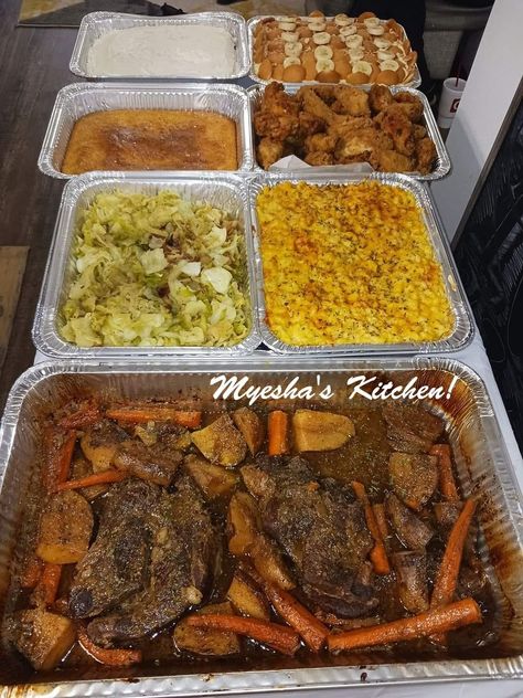 Tasty Soul Food Recipes | Soul food spread Soul Food Catering, Recipes Soul Food, Cabbage Fried, Thanksgiving Dinner Plates, Healthy Soul Food, Brunch Catering, Soul Food Recipes, Food Spread, Banana Pudding Cake