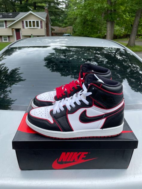 Air Jordan 1 Bloodline 2019 Size 8 Worn 1x  Original everything  100% authentic  Shop more deals wit trainwreckkickz Air Jordan 1 Bloodline, Jordan 1 Bloodline, Jordan 1 Retro High, Jordan 1 Retro, Air Jordan 1, Jordan Shoes, Jordan 1, Air Jordan, Air Jordans