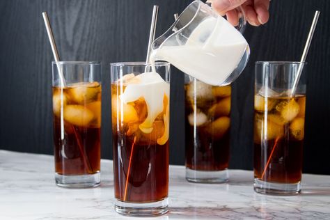 Cold brew coffee is easy to make at home and perfect for hot days. Learn the tips and tricks for this simple method that produces rich, flavorful coffee. Espresso Drink Recipes, Elegant Breakfast, Nonalcoholic Drinks, Homemade Frappuccino, Overnight Recipes, Steamed Milk, Low Acid Coffee, Iced Coffee Recipe, Mexican Coffee