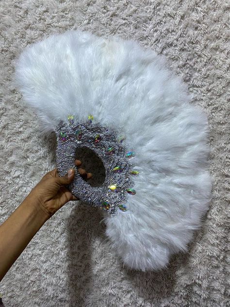 Bridal Hand Fan, African Fan, Hand Fans Diy, Feather Hand Fan, Bridal Fan, Mecca Madinah, Feather Bouquet, Wedding Wishlist, Accessories Bride