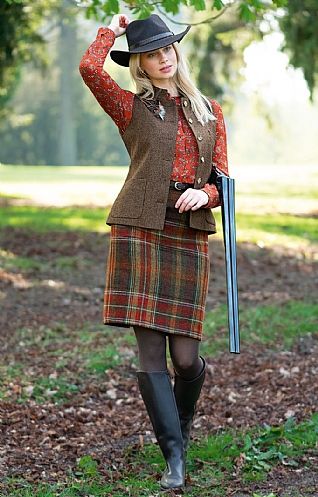 Tweed Skirt Outfit Summer, Tweed Skirt Outfit, Tweed Skirts, Countryside Fashion, Riding Skirt, Skirt Outfit Summer, Fashion Tips For Girls, Classic Skirts, Country Wear