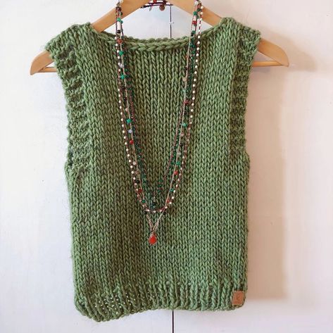 c5cc17e395d3049b03e0f1ccebb02b4ddesc45461094ri Knit Vest Pattern, Vest Designs, Sweater Vest Women, Chunky Wool, Vest Pattern, Sleeveless Pullover, Chunky Yarn, Green Tops, Sleeveless Sweater